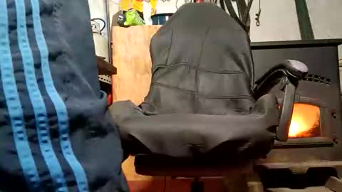 Snapshot of dirtmcgirt82 chatting on 12.18.24 dirtmcgirt82 online show from 12.18.24