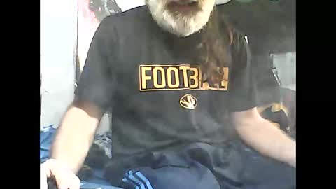 Snapshot of dirtmcgirt82 chatting on 01.05.25 dirtmcgirt82 online show from 01.05.25