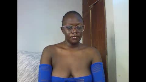 ELLE online show from 12.18.25