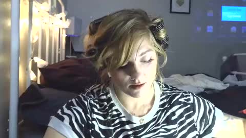 Snapshot of dirtydaisy1998 chatting on 12.31.24 Daisy Wylde online show from 12.31.24