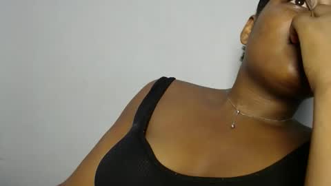 Snapshot of dirtydesirebabe chatting on 12.01.25 dirtydesirebabe online show from 12.01.25