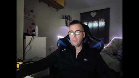 Snapshot of ditos_c chatting on 02.18.26 ditos_c online show from 02.18.26