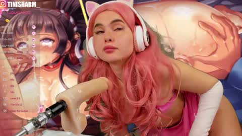 Snapshot of divacam chatting on 01.25.25 Tini online show from 01.25.25