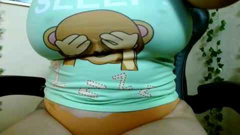 Snapshot of divadirty chatting on 01.01.25 Mari online show from 01.01.25