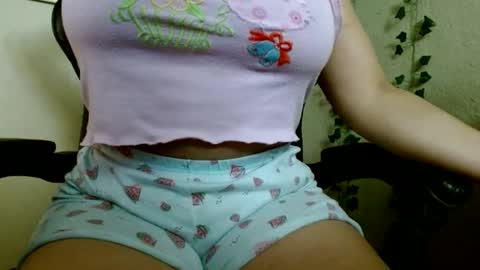 Snapshot of divadirty chatting on 01.06.25 Mari online show from 01.06.25