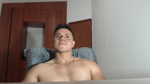 Snapshot of divamancini chatting on 11.30.25 Diva Mancini online show from 11.30.25