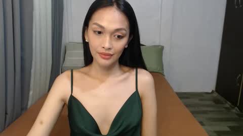 Snapshot of divina_graciaxx chatting on 11.19.25 DIVINA online show from 11.19.25