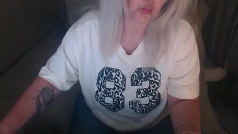 Snapshot of divineblond chatting on 04.25.26 Alexxa online show from 04.25.26