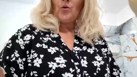 Snapshot of divineblond chatting on 06.06.26 Alexxa online show from 06.06.26