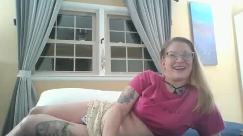 Snapshot of dixie_comanche chatting on 01.08.25 dixie_comanche online show from 01.08.25