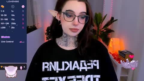 dixipixi_ online show from 02.15.25