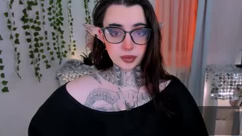 dixipixi_ online show from 12.19.25