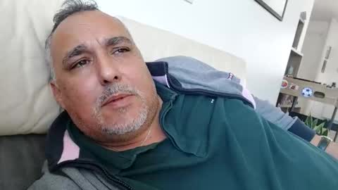 Snapshot of djeauzy77 chatting on 04.08.26 djeauzy77 online show from 04.08.26