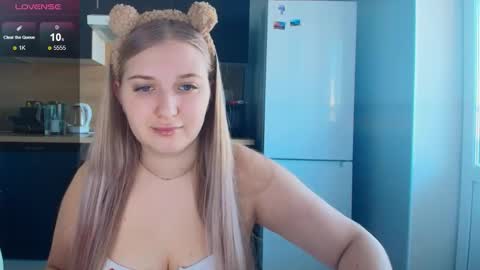 Snapshot of do_u_want_alice chatting on 02.14.26 Alice online show from 02.14.26