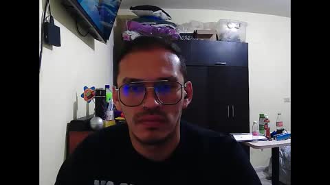 Snapshot of doblewyosk69g chatting on 10.10.25 doblewyosk69g online show from 10.10.25
