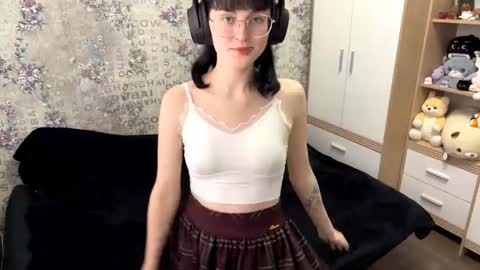 Snapshot of dodiebabikian chatting on 09.11.25 Annie PVT IS OPEN online show from 09.11.25