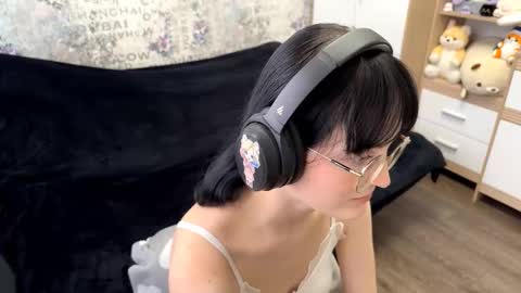 Snapshot of dodiebabikian chatting on 09.12.25 Annie PVT IS OPEN online show from 09.12.25