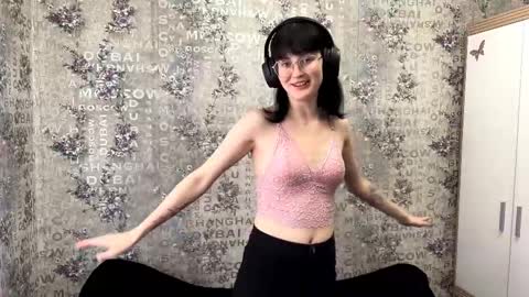 Snapshot of dodiebabikian chatting on 09.13.25 Annie PVT IS OPEN online show from 09.13.25