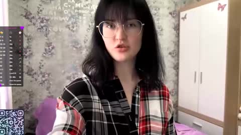 Snapshot of dodiebabikian chatting on 09.27.25 Annie PVT IS OPEN online show from 09.27.25