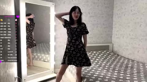 Snapshot of dodiebabikian chatting on 10.04.25 Annie PVT IS OPEN online show from 10.04.25