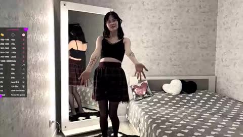 Snapshot of dodiebabikian chatting on 10.11.25 Annie PVT IS OPEN online show from 10.11.25