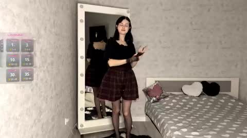 Snapshot of dodiebabikian chatting on 11.09.25 Annie PVT IS OPEN online show from 11.09.25