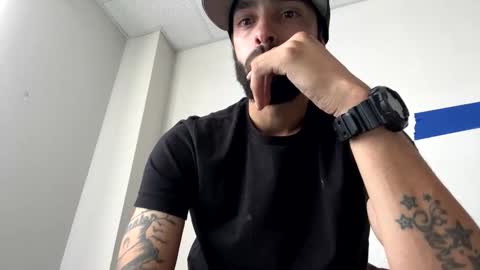 Snapshot of doingmek9 chatting on 10.22.25 doingmek9 online show from 10.22.25