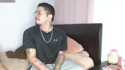 Snapshot of doll_and_sex chatting on 12.05.24 Auro and Santiago online show from 12.05.24
