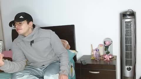 Snapshot of doll_and_sex chatting on 02.10.25 Auro and Santiago online show from 02.10.25