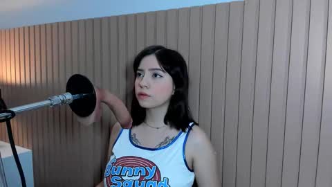 Bella  online show from 12.20.25