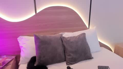 D  online show from 10.18.25