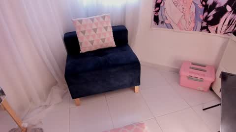 Snapshot of doll_venus chatting on 06.24.26 Roxana independent model can you help me reach 100 hands up uwu online show from 06.24.26