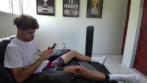 Snapshot of dollarhot30 chatting on 03.19.26 DollarHot30 online show from 03.19.26