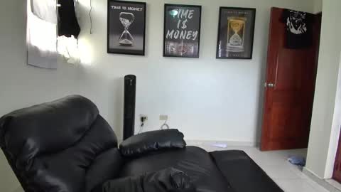 Snapshot of dollarhot30 chatting on 04.14.26 DollarHot30 online show from 04.14.26