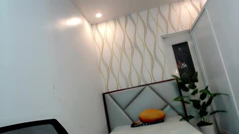 Make me Happy online show from 10.19.25