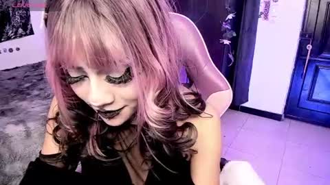Snapshot of dolly_bones chatting on 06.13.26 dolly_bones online show from 06.13.26