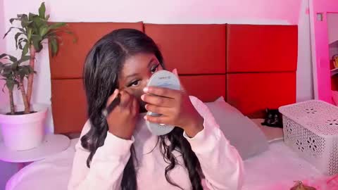 Snapshot of dolly_paige chatting on 01.27.25 emily -- online show from 01.27.25