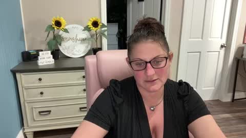 Snapshot of dollydimplez chatting on 03.05.25 Dolly online show from 03.05.25