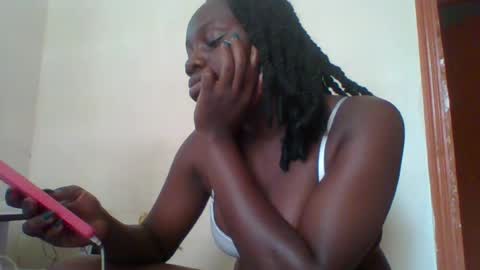 Snapshot of dollyvee chatting on 07.15.26 dollyvee online show from 07.15.26