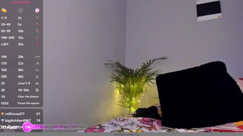 Snapshot of dollywalker chatting on 12.09.24 Dolly online show from 12.09.24