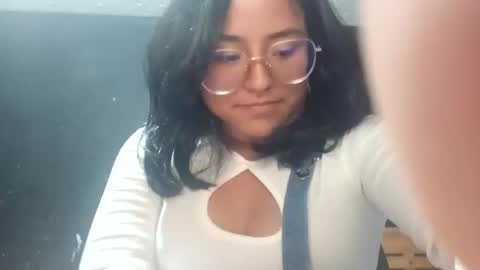 Snapshot of dollywdoll chatting on 09.17.25 dollywdoll online show from 09.17.25