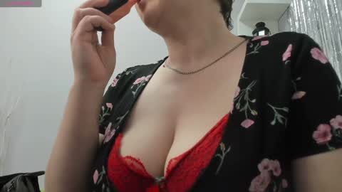 Snapshot of doloressea chatting on 01.05.25 DoloresSea online show from 01.05.25