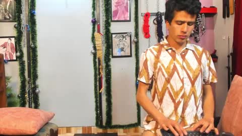 Snapshot of dom2travelers_sm chatting on 01.02.25 Diego Castell online show from 01.02.25