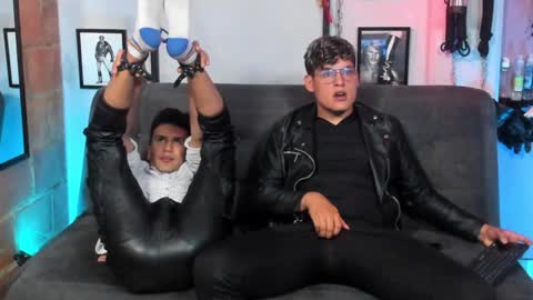 Snapshot of dom2travelers_sm chatting on 01.28.25 Diego Castell online show from 01.28.25