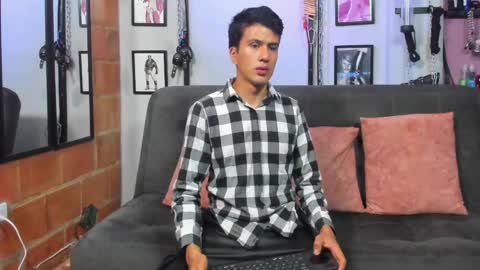 Snapshot of dom2travelers_sm chatting on 02.16.25 Diego Castell online show from 02.16.25