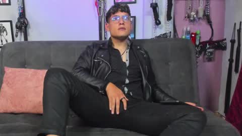 Snapshot of dom2travelers_sm chatting on 02.16.25 Diego Castell online show from 02.16.25