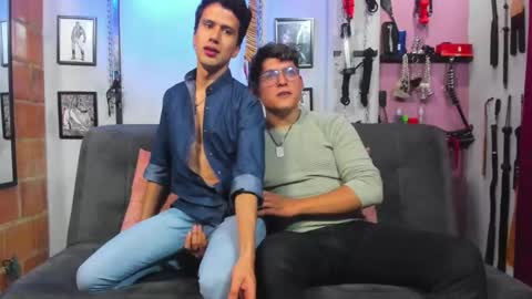 Snapshot of dom2travelers_sm chatting on 03.08.25 Diego Castell online show from 03.08.25