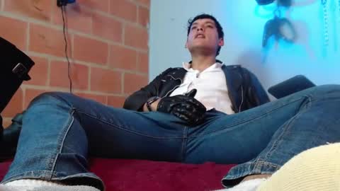 Snapshot of dom2travelers_sm chatting on 10.14.25 Diego Castell online show from 10.14.25