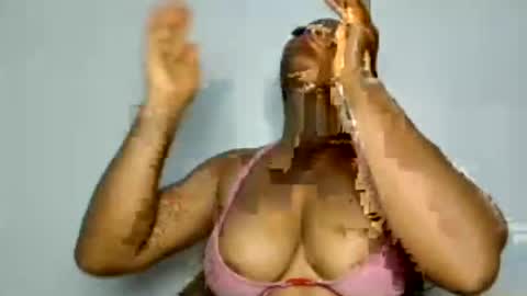 Snapshot of domina_veloura27 chatting on 06.20.26 laura online show from 06.20.26