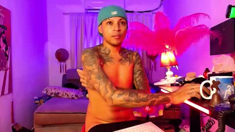 Snapshot of dominant_gay_xxx chatting on 11.17.25 jjhoy online show from 11.17.25